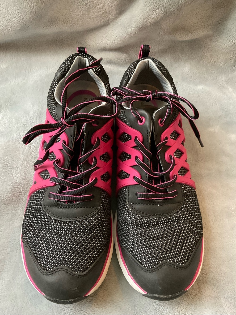 Nurse Mates Align Brin Sneakers